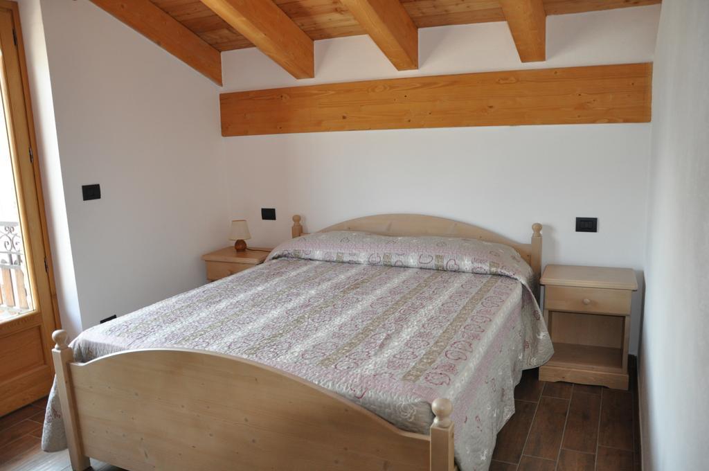 Le Foyer De La Ferme Lägenhet Aosta Rum bild