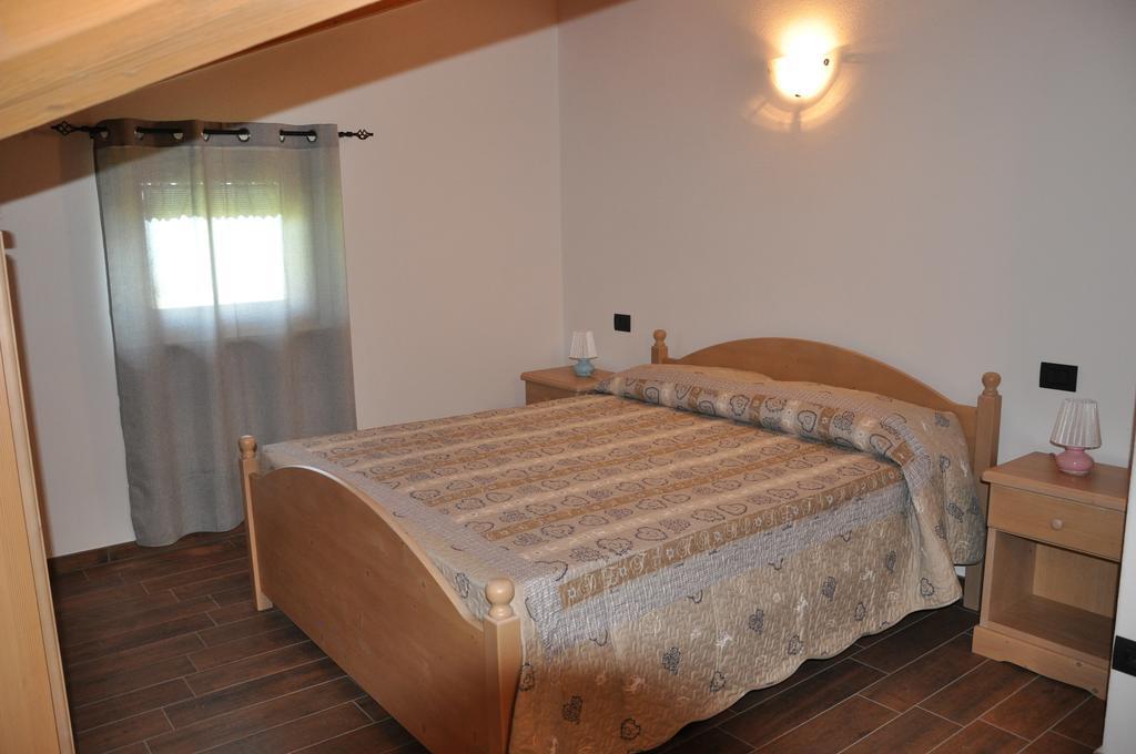 Le Foyer De La Ferme Lägenhet Aosta Rum bild