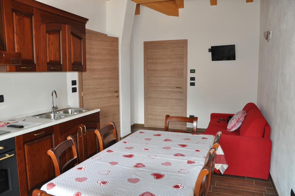Le Foyer De La Ferme Lägenhet Aosta Rum bild