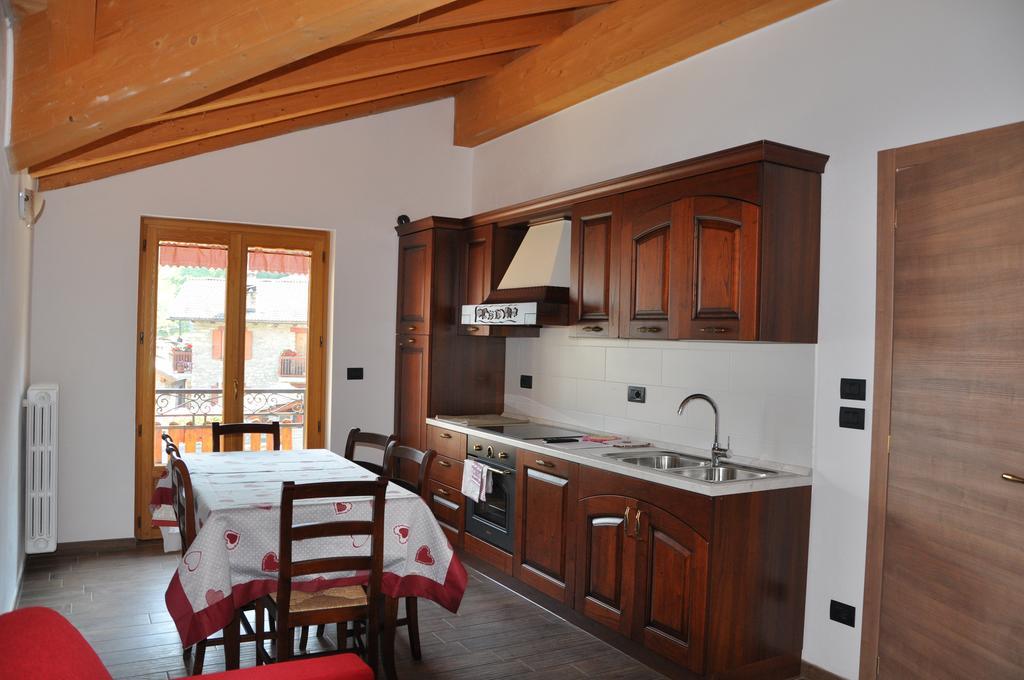 Le Foyer De La Ferme Lägenhet Aosta Rum bild